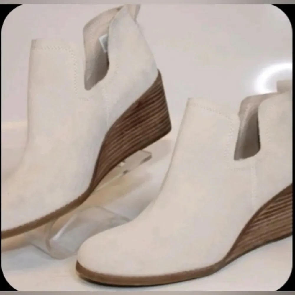 Toms step out
